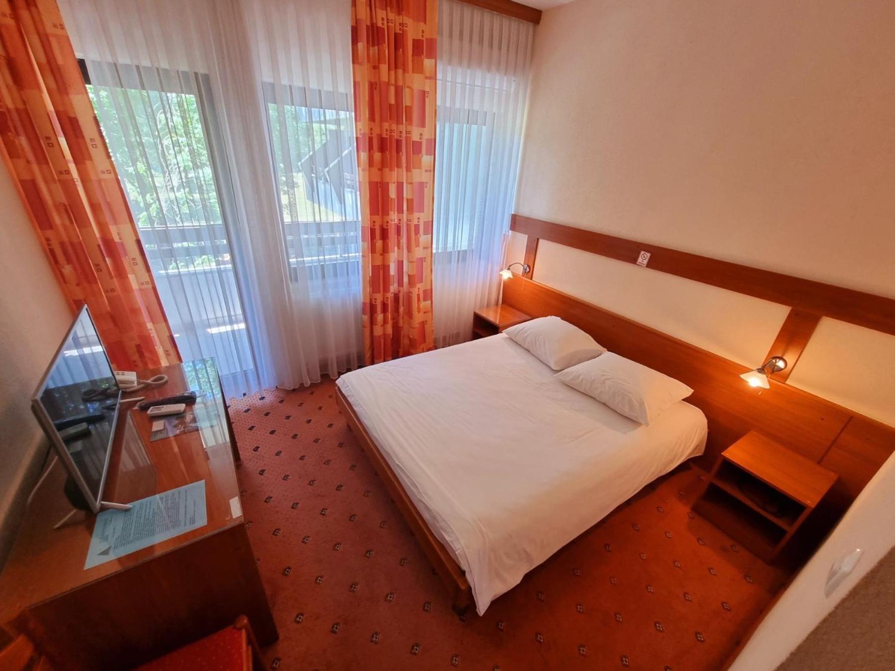 Hotel Ada Bihać Esterno foto